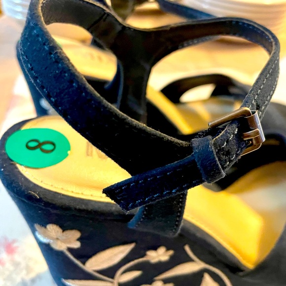 NAVY BLUE SUEDE EMBROIDERED PLATFORM SHOES W TIE BUCKLE 3”PLATFORMS N 5” HEELS - Picture 11 of 16